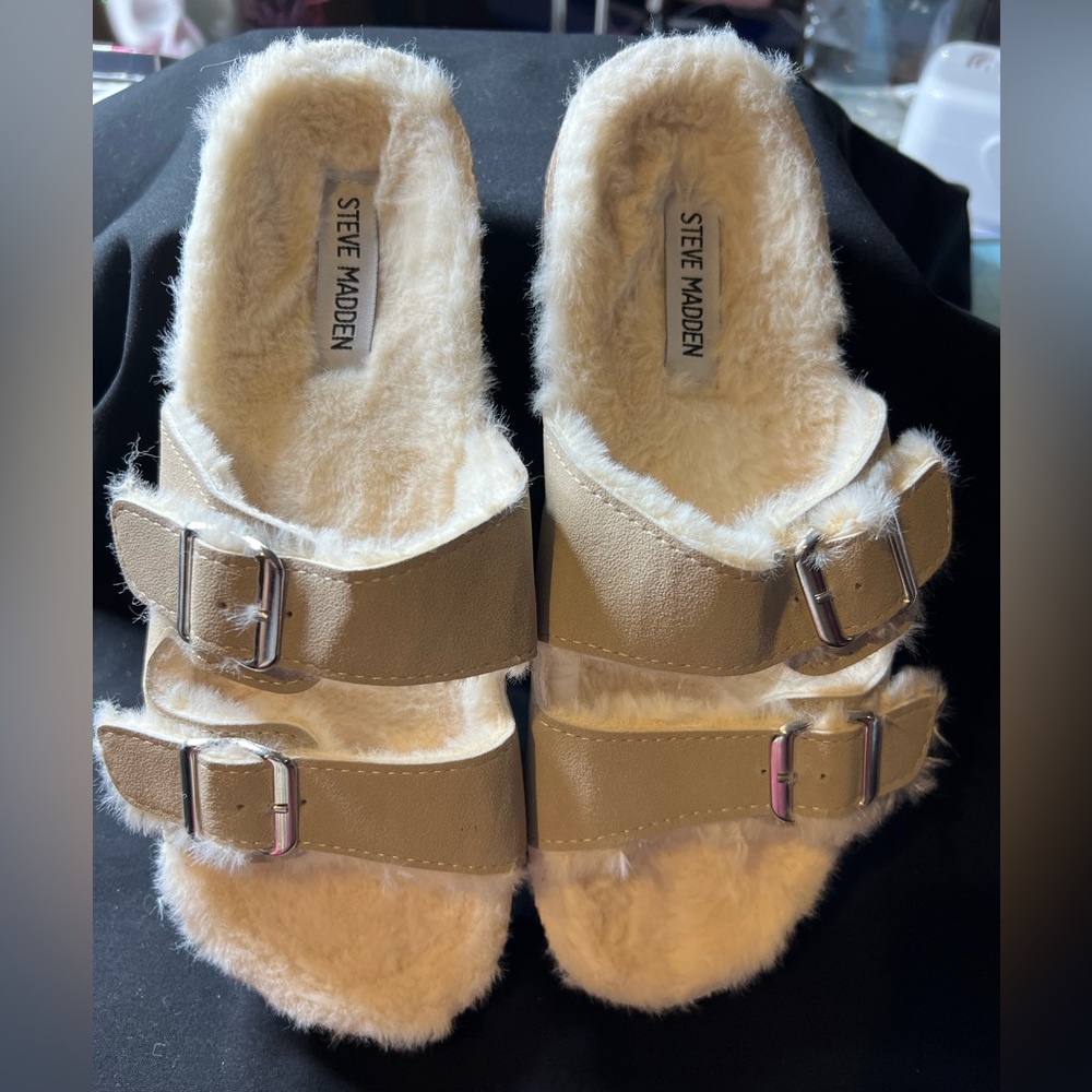 Faux fur slides